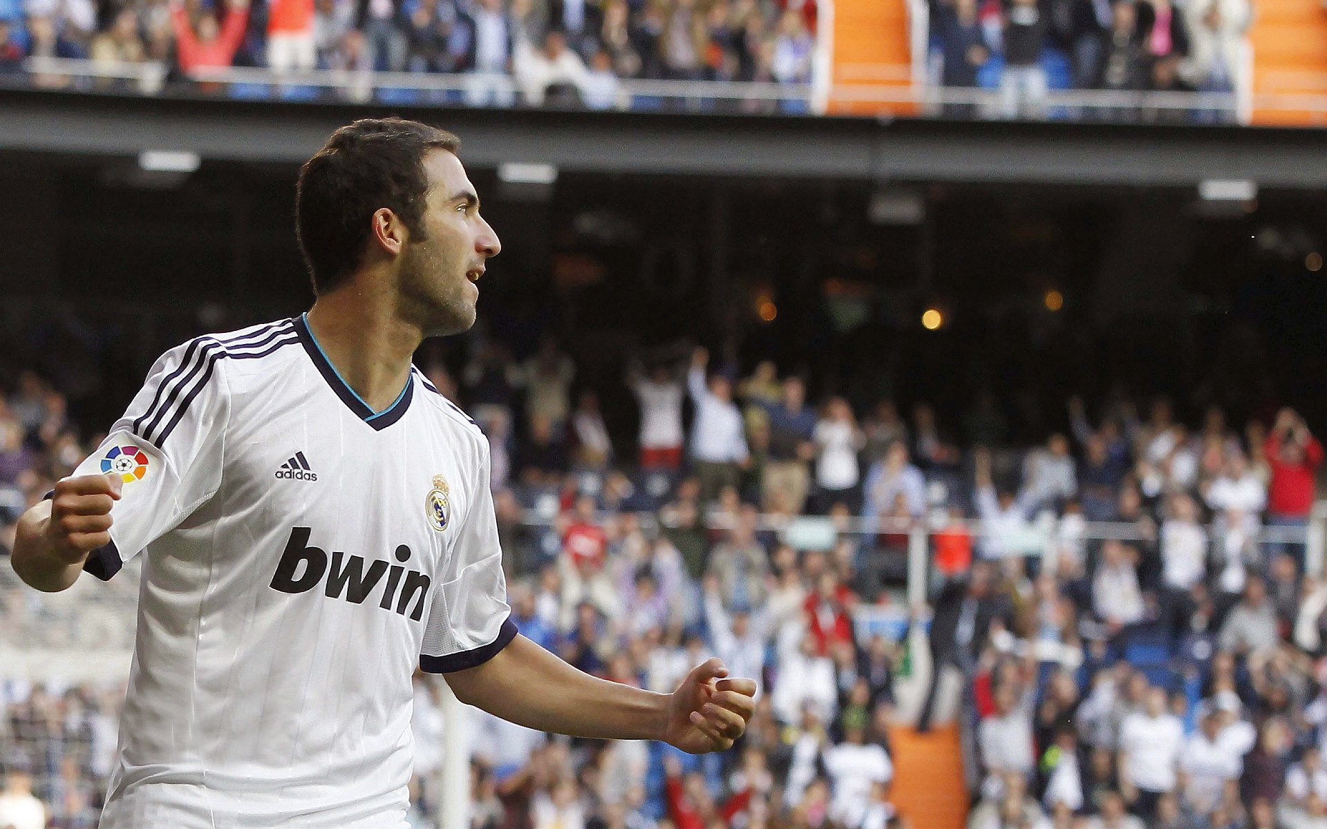 “铁血战士”——车手面对困难与挑战的奋战瞬间，铁血战士机车