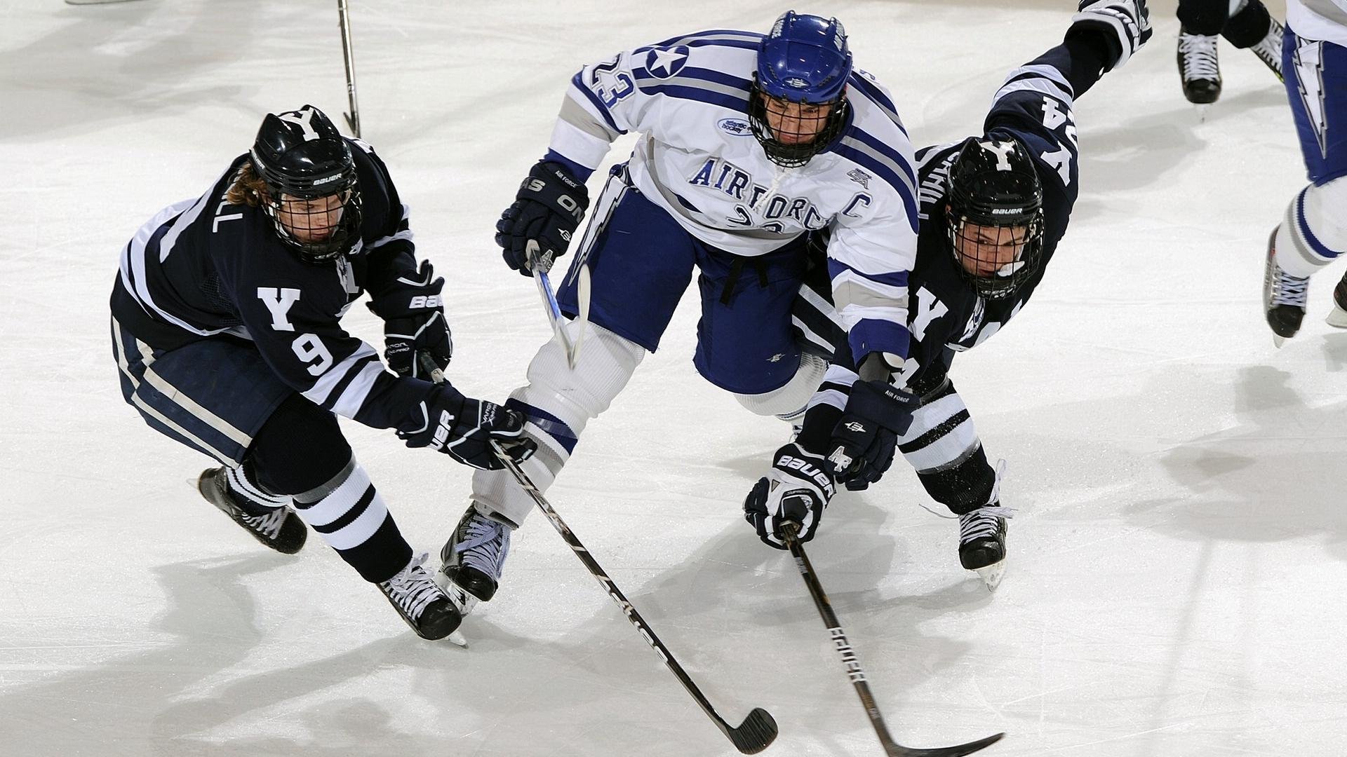 瑜伽选手在国际比赛中获得最佳团队奖，世界瑜伽冠军的表演